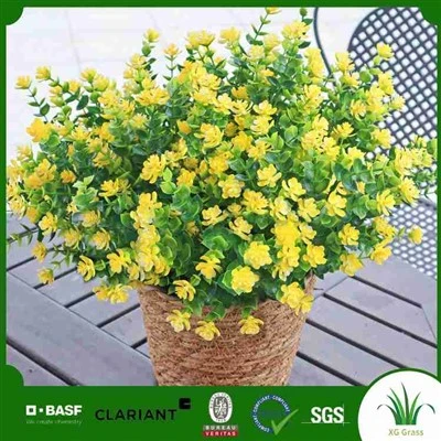 Faux blommor i vas
